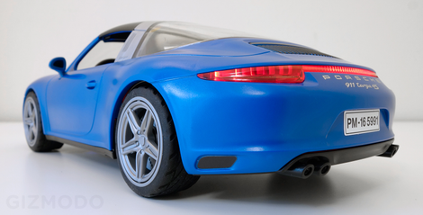 With three AAA batteries inside, the Targa 4S’ headlights, taillights, and dashboard all light up.